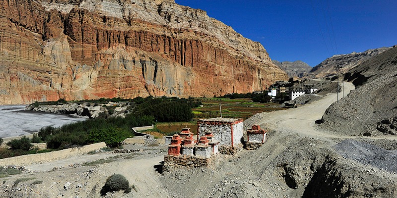 How is the Upper Mustang different from the Lower?